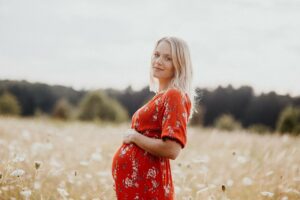 schwangere Frau kontrollierte Gewichtszunahme